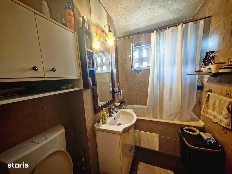 Apartament cu 3 camere semidecomandat în Valea Rosie