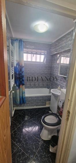 Apartament cu 3 camere semidecomandat, mobilat în Drumul Taberei