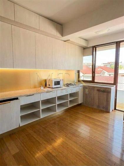 Apartament cu 3 camere decomandat, mobilat în Herăstrău