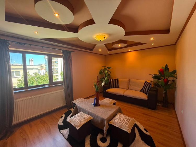 Apartament cu 2 camere decomandat în Liliacului