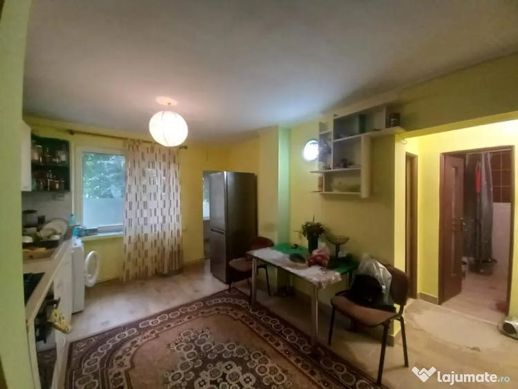 Apartament cu 3 camere decomandat în Săsar