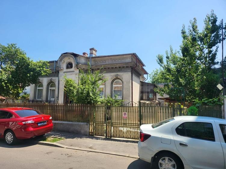 Duplex cu 6 camere cu Canalizare în P-ța Galați