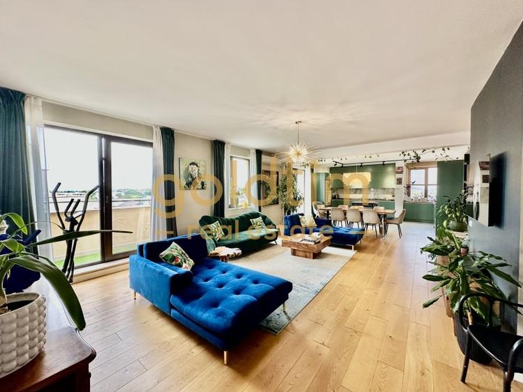 Penthouse cu 4 camere decomandat, mobilat în Pipera