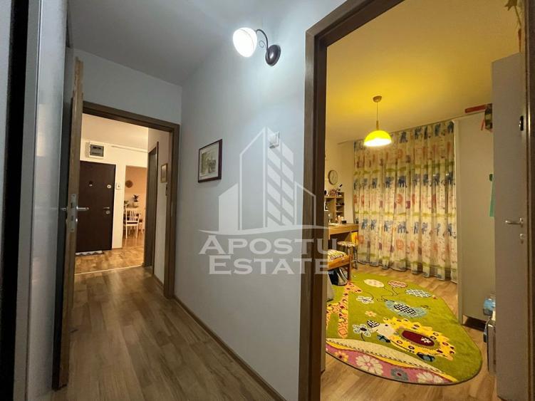 Apartament cu 3 camere decomandat, mobilat în Girocului