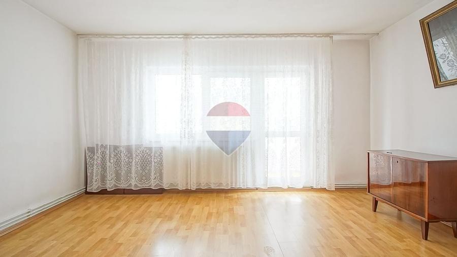 Apartament cu 3 camere decomandat în Gemenii