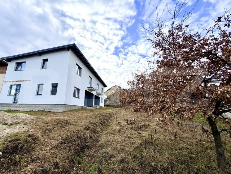 Duplex cu 4 camere cu Teren 250 Mp în Cetate