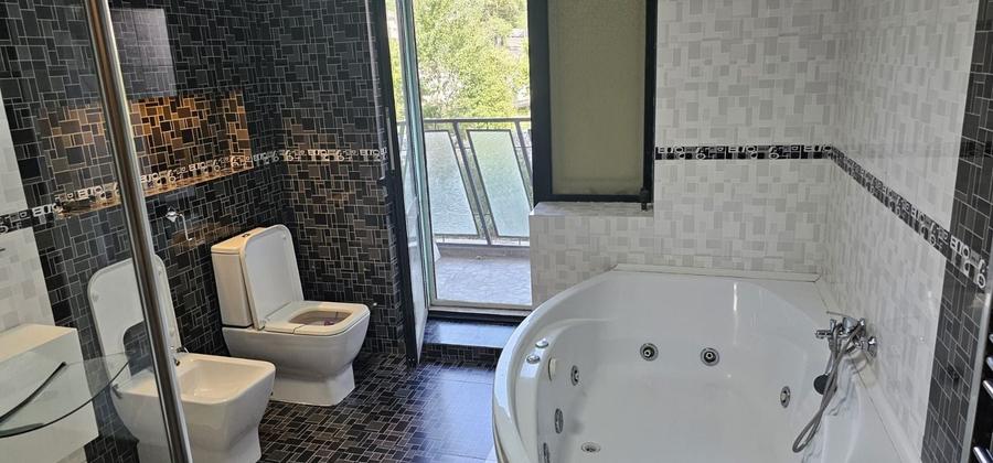Apartament cu 3 camere decomandat, mobilat în Gării