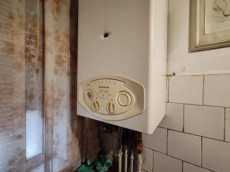 Apartament cu 2 camere semidecomandat în Florilor