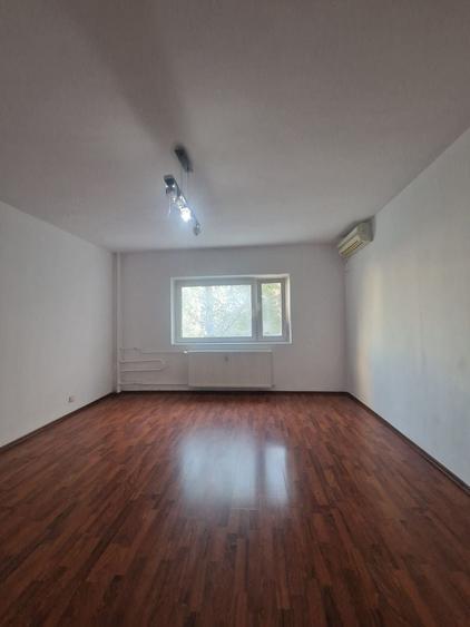 Apartament cu 3 camere decomandat în Nerva Traian