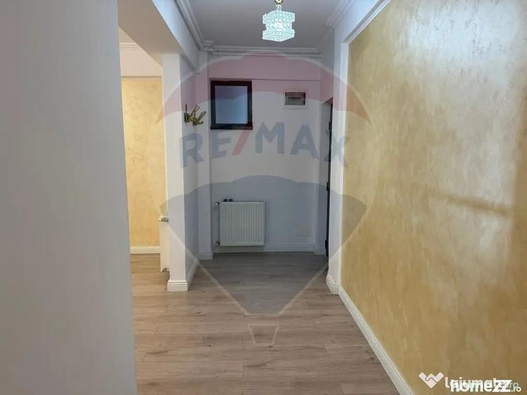 Apartament cu 3 camere decomandat în Aviației