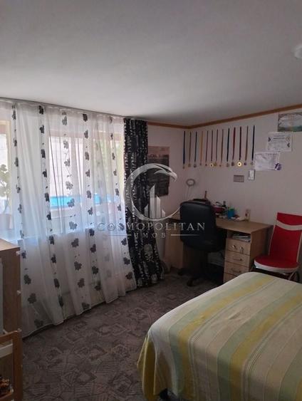 Casă individuală cu 3 camere cu Canalizare în Costești