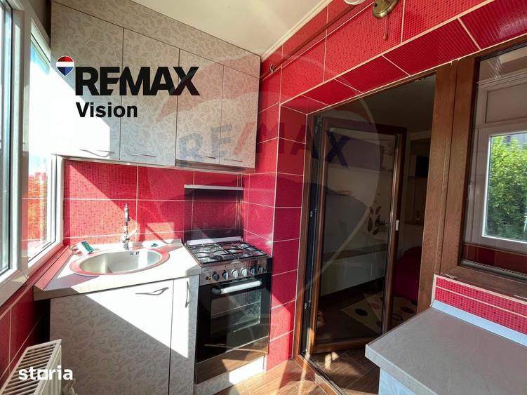 Apartament cu 3 camere semidecomandat, mobilat în George Enescu