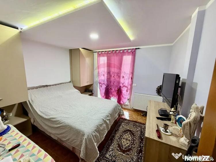 Apartament cu 4 camere decomandat în Gară