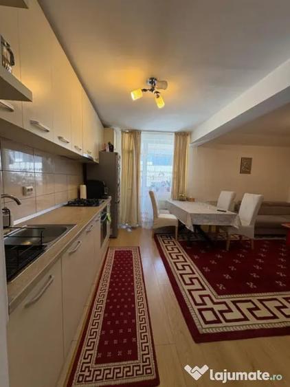 Apartament cu 3 camere semidecomandat în Florești