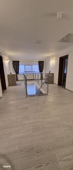 Casă cu 8 camere cu Teren 250 Mp în Central