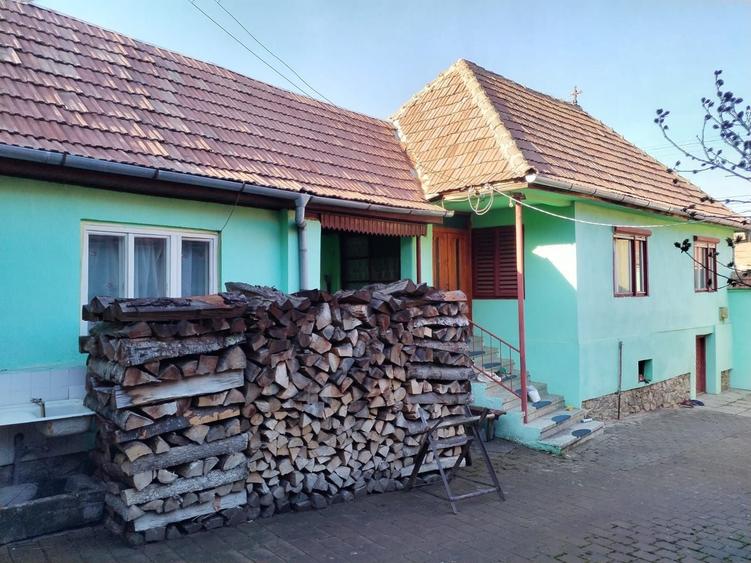 Casă cu 4 camere în Rășinari