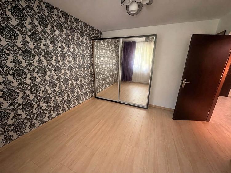 Apartament cu 3 camere decomandat în Drumul Taberei