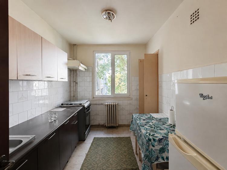 Apartament cu 3 camere decomandat în Păcii