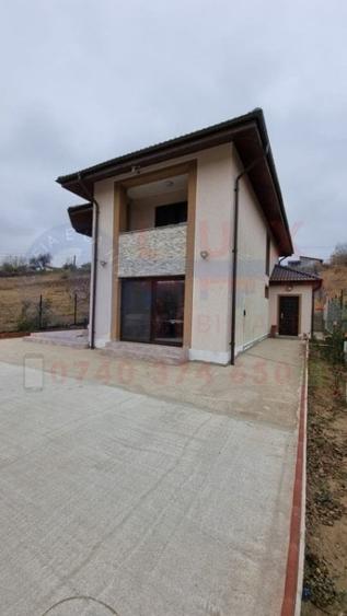 Casă individuală cu 5 camere cu Canalizare în Malcoci