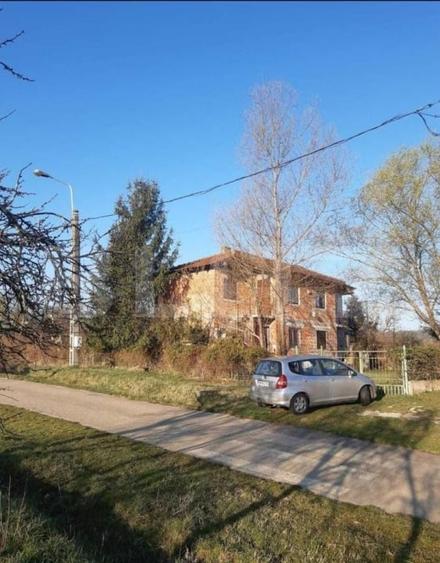 Casă individuală cu 8 camere cu Canalizare în Fârdea