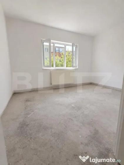 Apartament cu 3 camere semidecomandat în Central