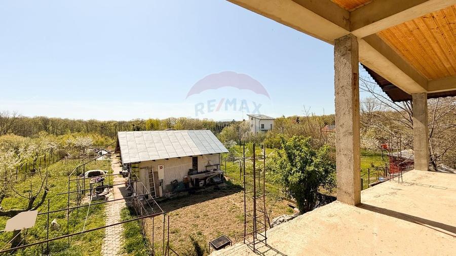Casă cu 7 camere cu Teren 1592 Mp în Bălteni