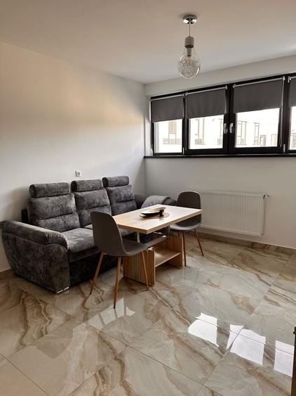 Apartament cu 3 camere decomandat în Exterior Vest