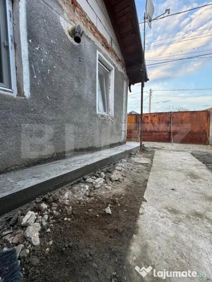 Casă cu 3 camere cu Teren 950 Mp în Șimnicu de Sus