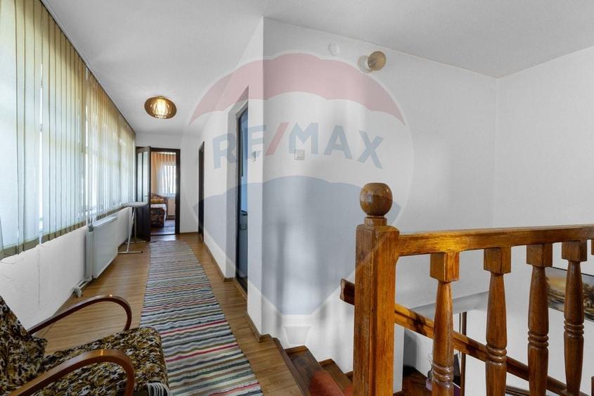 Casă cu 5 camere cu Teren 904 Mp în Sud-Vest