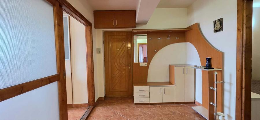 Apartament cu 3 camere decomandat în Cantemir
