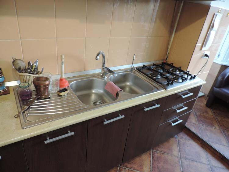 Apartament cu 3 camere decomandat în Mărăței