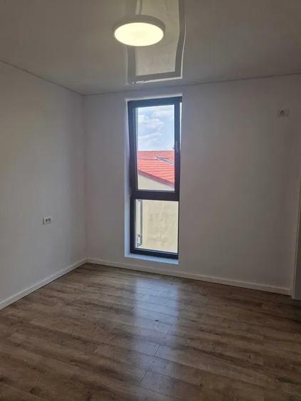 Apartament 3 Camere Regie Centrala Proprie Nemobilat Loc Parcare Bloc 2026 - 1