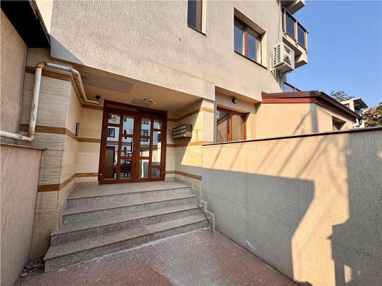 Apartament cu 3 camere decomandat, mobilat în Aviației