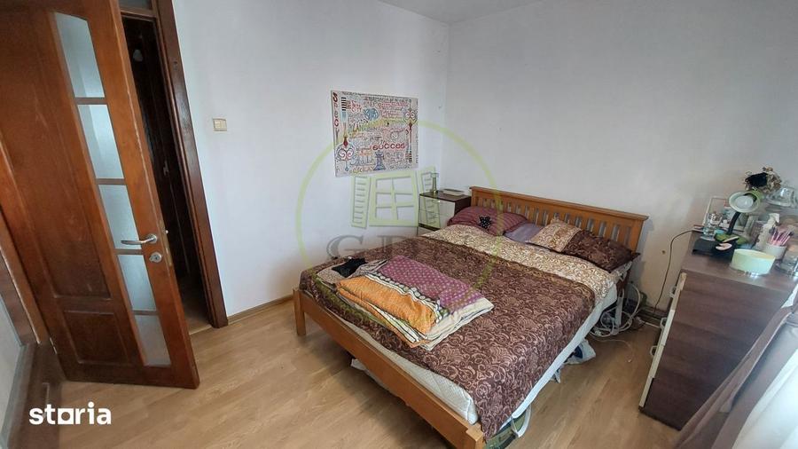 Apartament cu 3 camere semidecomandat, mobilat în Rovine