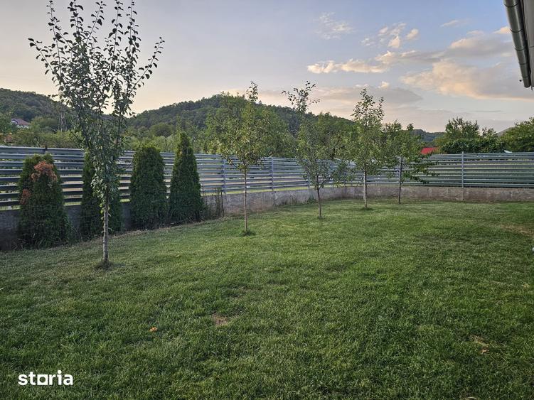 Casă cu 3 camere cu Teren 1078 Mp în Șoimuș