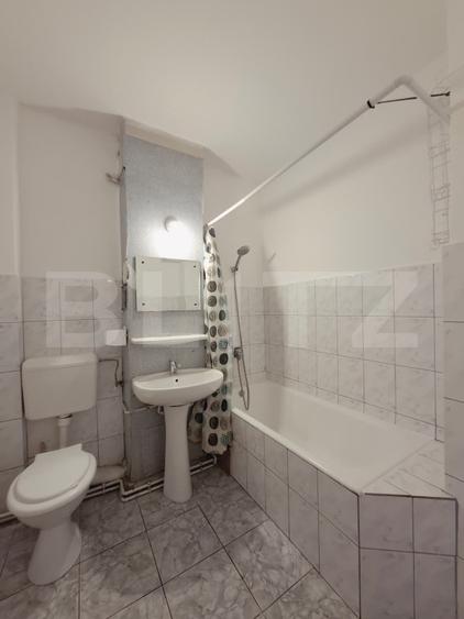 Apartament cu 3 camere decomandat, mobilat în Calea București
