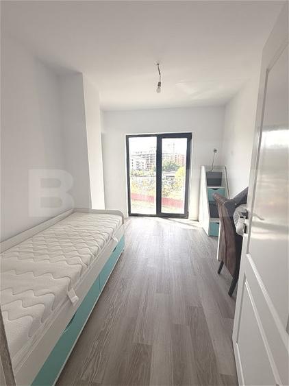 Apartament cu 3 camere semidecomandat, mobilat în Florești