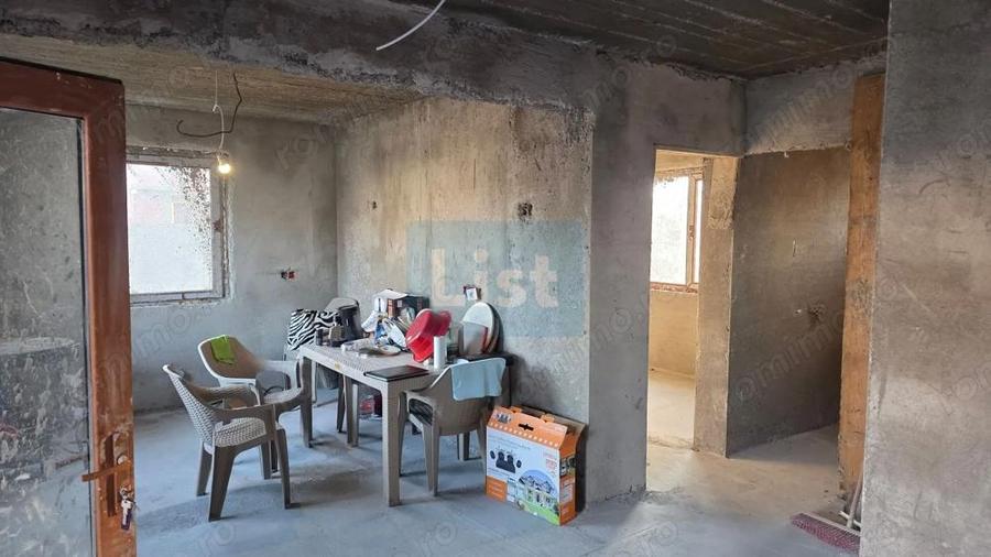 Casă cu Teren 1056 Mp în Ostrovu Corbului