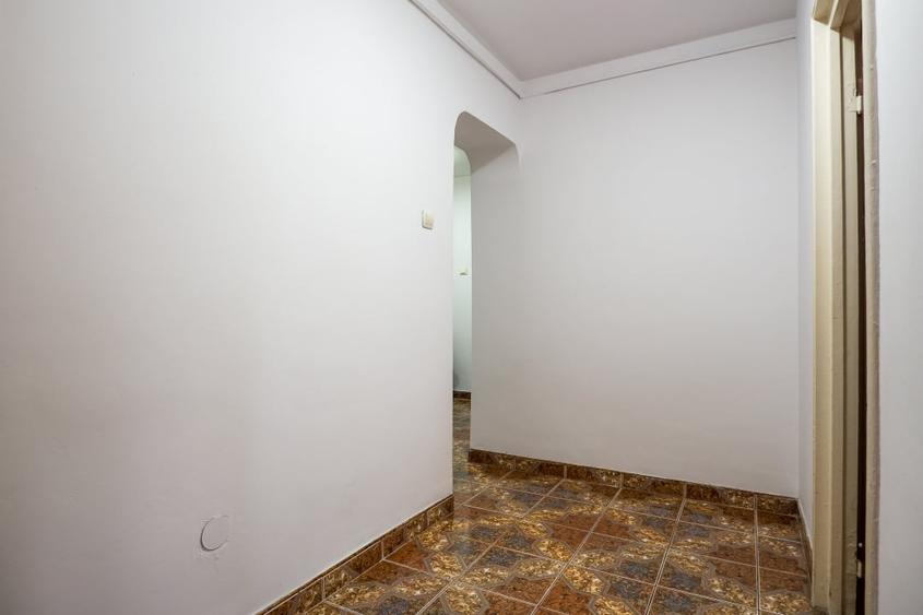 Apartament cu 3 camere decomandat, mobilat în Titan