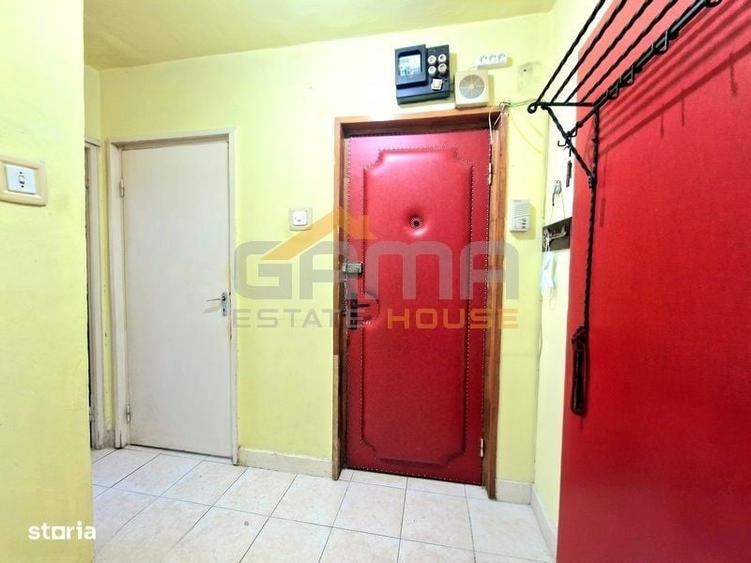Apartament cu 3 camere semidecomandat în Aurel Vlaicu