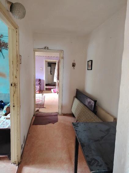 Apartament cu 3 camere semidecomandat în Micro 5
