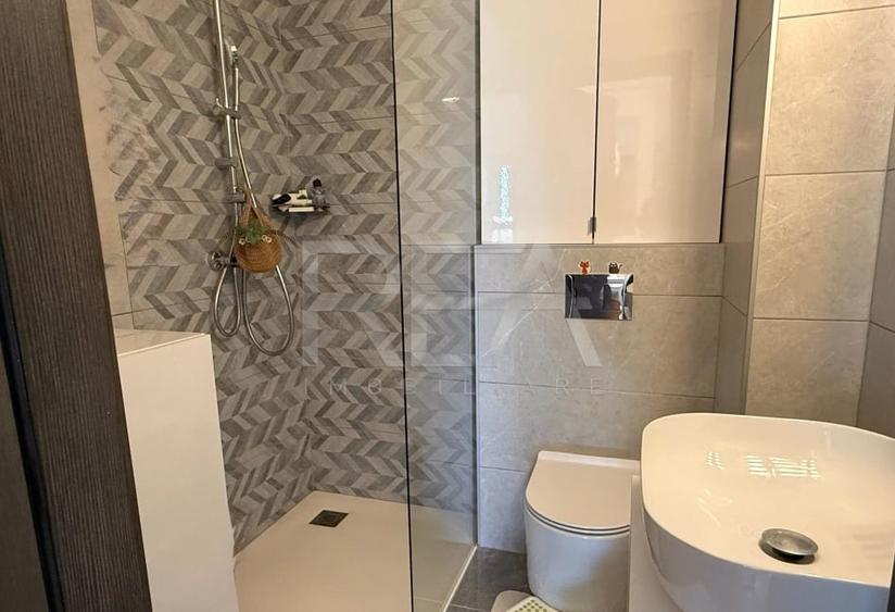 Apartament cu 5 camere decomandat, mobilat în Pajura