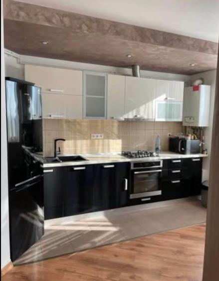 Apartament cu 2 camere semidecomandat în Soarelui