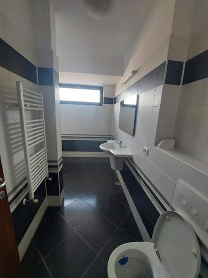 Birou, de 103 mp, în Delfinariu