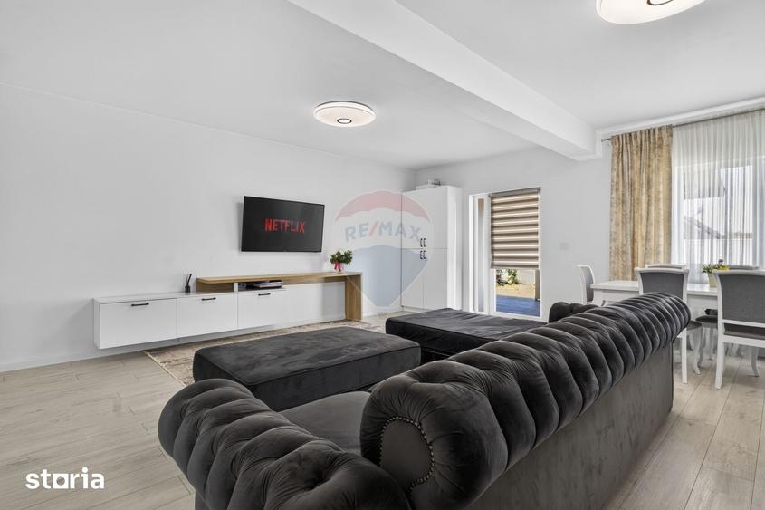 Casă cu 8 camere cu Teren 491 Mp în Central