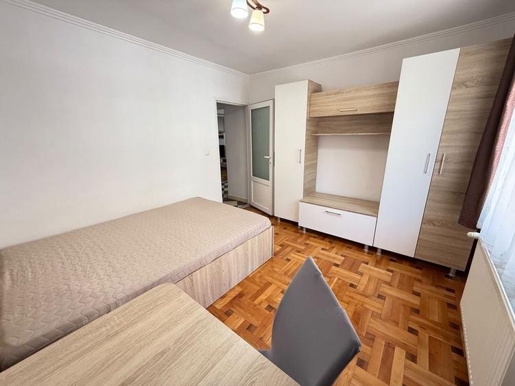 Apartament cu 3 camere decomandat în 7 Noiembrie