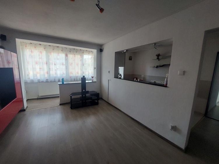 Apartament cu 3 camere decomandat în Nicolae Bălcescu