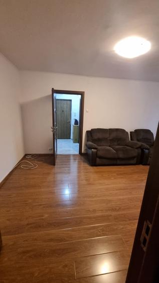 Apartament cu 2 camere semidecomandat în Cantemir