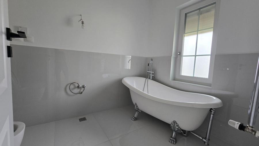 Casă individuală cu 4 camere cu Piscina în Balotești