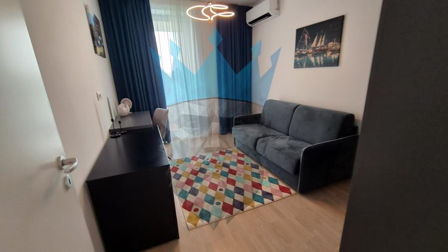 Apartament cu 3 camere semidecomandat, mobilat în Băneasa